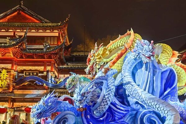 Shanghai_s_Yuyuan_Garden_Shines_with_Giant_Dragon_Lantern_for_Lunar_New_Year