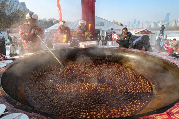Shenyang’s First Ice and Snow Hotpot Festival Heats Up Winter Fun! ❄️🔥 Shenyang_s_First_Ice_and_Snow_Hotpot_Festival_Heats_Up_Winter_Fun_____