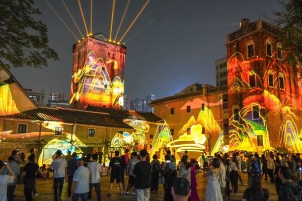 Shenzhen’s Guanlan Ancient Market Transforms into Nightly Light Spectacle 🌟 Shenzhen_s_Guanlan_Ancient_Market_Transforms_into_Nightly_Light_Spectacle__