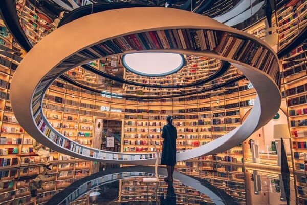 Shenzhen’s Möbius Strip Bookstore: A Surreal Journey for Readers Shenzhen_s_Mo_bius_Strip_Bookstore__A_Surreal_Journey_for_Readers