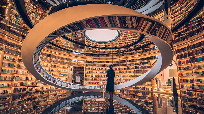 Shenzhen_s_Mo_bius_Strip_Bookstore__A_Surreal_Journey_for_Readers - News for amigos, by amigos Shenzhen_s_Mo_bius_Strip_Bookstore__A_Surreal_Journey_for_Readers