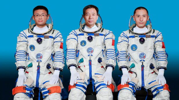 Shenzhou_16_Astronauts_Honored_with_Stellar_Medals__ - News for amigos, by amigos Shenzhou_16_Astronauts_Honored_with_Stellar_Medals__