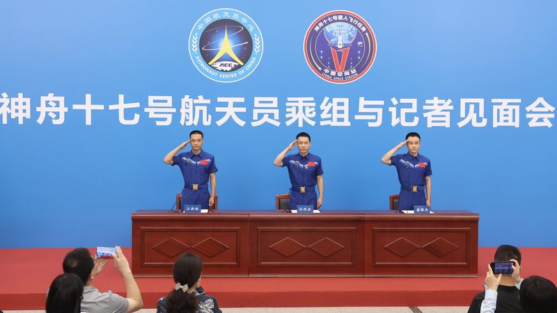 Shenzhou_17_Astronauts_Wow_Press_After_Record_Breaking_Space_Mission__ - News for amigos, by amigos Shenzhou_17_Astronauts_Wow_Press_After_Record_Breaking_Space_Mission__