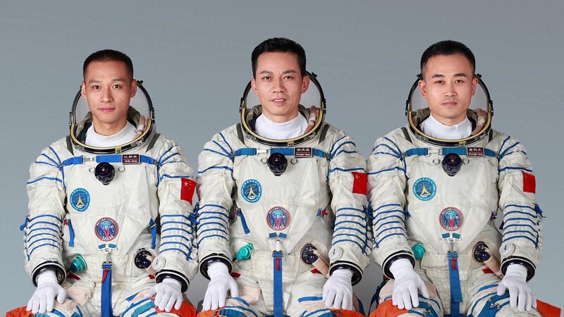 Shenzhou_17_Crew_Returns_to_Earth_After_Handover_with_Shenzhou_18_poster - News for amigos, by amigos Shenzhou_17_Crew_Returns_to_Earth_After_Handover_with_Shenzhou_18 video poster