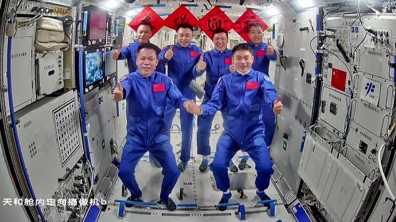 Shenzhou_18_Astronauts_Join_Shenzhou_17_Crew_in_Space_Station___ - News for amigos, by amigos Shenzhou_18_Astronauts_Join_Shenzhou_17_Crew_in_Space_Station___