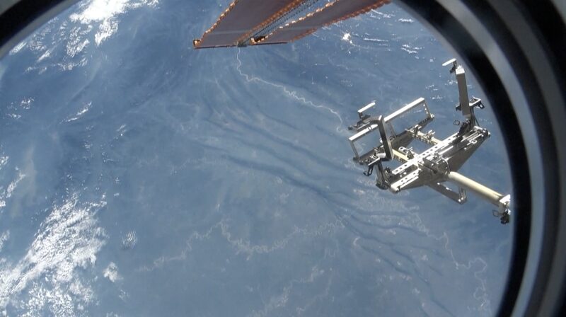 Shenzhou_18_Crew_Shares_Stunning_Space_Views_of_China_s_Mother_Rivers____poster - News for amigos, by amigos Shenzhou_18_Crew_Shares_Stunning_Space_Views_of_China_s_Mother_Rivers___ video poster