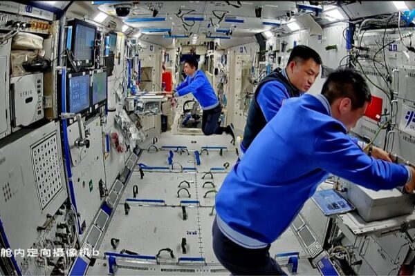 Shenzhou-18 Taikonauts Pump Iron in Space to Study Muscle Strength 💪🚀 Shenzhou_18_Taikonauts_Pump_Iron_in_Space_to_Study_Muscle_Strength___ video poster