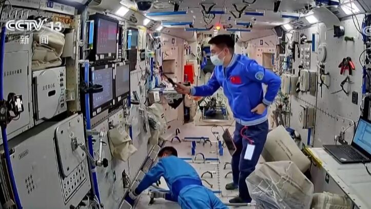 Shenzhou_18_Taikonauts_Test_Fire_Alarms_and_Sample_Blood_in_Space__ - News for amigos, by amigos Shenzhou_18_Taikonauts_Test_Fire_Alarms_and_Sample_Blood_in_Space__