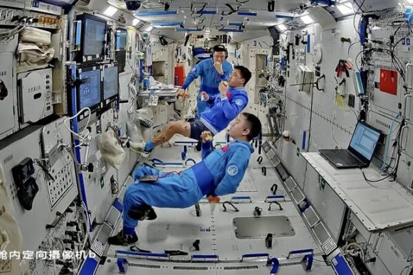 Shenzhou-18 Taikonauts: How They Stay Fit and Healthy on the China Space Station 🚀 Shenzhou_18_Taikonauts__How_They_Stay_Fit_and_Healthy_on_the_China_Space_Station__