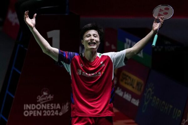 Shi Yuqi’s Epic Comeback: From Setbacks to World No.1 🌟 Shi_Yuqi_s_Epic_Comeback__From_Setbacks_to_World_No_1__ video poster