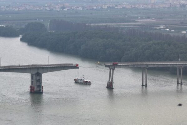 Ship Crash in Guangzhou: Five Lives Lost and Bridge Fractured 💔🚢 Ship_Crash_in_Guangzhou__Five_Lives_Lost_and_Bridge_Fractured___ video poster