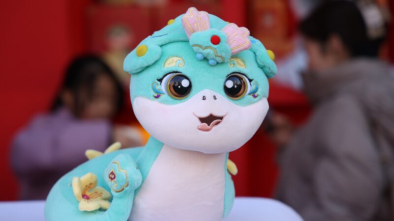 Si_Shengsheng__the_Cute_Snake_Mascot_of_2025_CMG_Gala__Debuts_in_Shanghai___