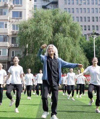 Silver-Haired Dance Professor Rocks the Stage with Vibrant Moves Silver_Haired_Dance_Professor_Rocks_the_Stage_with_Vibrant_Moves video poster