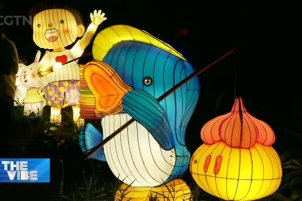 Singapore Lights Up: Mid-Autumn Festival Brings Families Together Singapore_Lights_Up__Mid_Autumn_Festival_Brings_Families_Together video poster