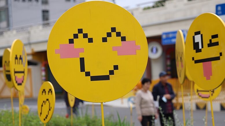 Smiling_Emojis_Light_Up_Shanghai_Park__Spreading_Joy__ - News for amigos, by amigos Smiling_Emojis_Light_Up_Shanghai_Park__Spreading_Joy__