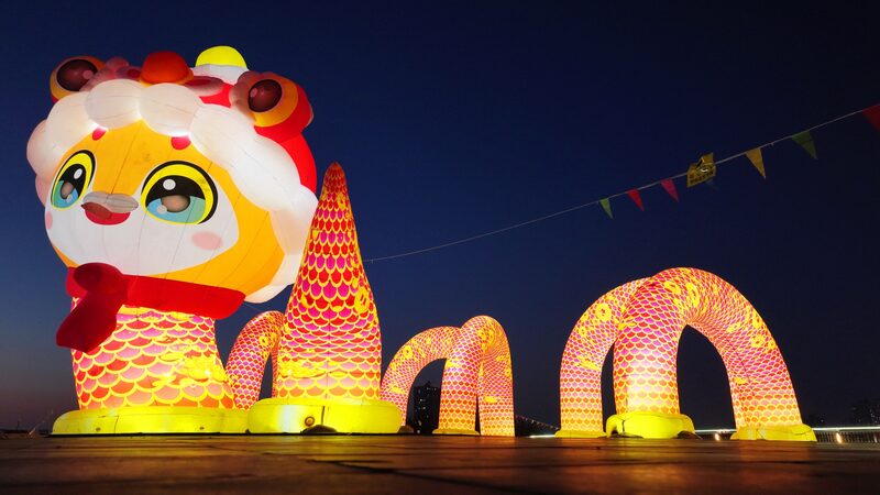 Snake_Lanterns_Illuminate_Nanjing_s_Ancient_Wall_for_the_Year_of_the_Snake___ - News for amigos, by amigos __Snake_Lanterns_Illuminate_Nanjing_s_Ancient_Wall_for_the_Year_of_the_Snake___