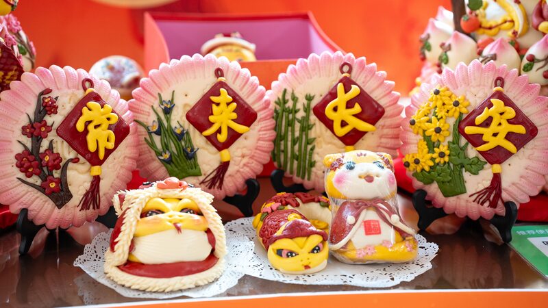 Snake_Year_Festivities__Shaanxi_s_Heritage_Market_Brings_Tradition_to_Life__