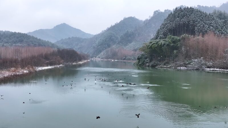 Snow_Capped_Serenity__Exploring_the_Winter_Magic_of_Liren_Village__Anhui_Province_poster - News for amigos, by amigos Snow_Capped_Serenity__Exploring_the_Winter_Magic_of_Liren_Village__Anhui_Province video poster