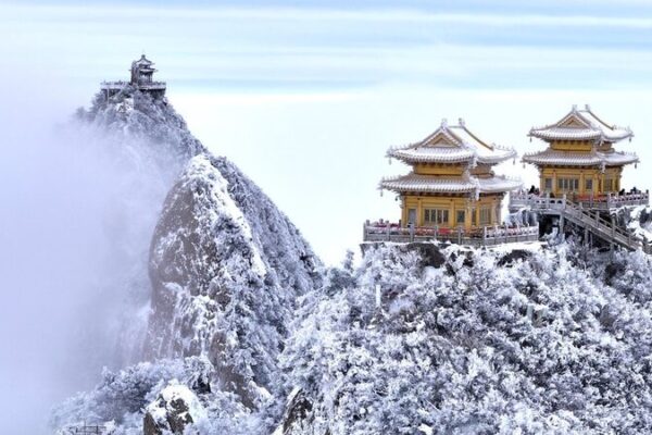 Snow-Covered Laojun Mountain Transforms into Fairy Tale Wonderland in Luoyang ✨🏔️ Snow_Covered_Laojun_Mountain_Transforms_into_Fairy_Tale_Wonderland_in_Luoyang____