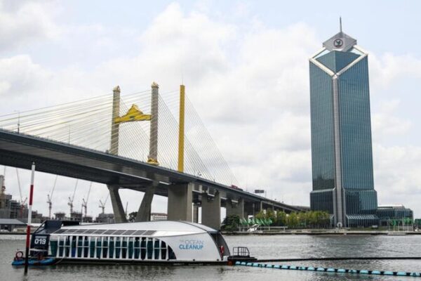 Solar-Powered Interceptor Battles Plastic in Bangkok’s Chao Phraya River 🌊 Solar_Powered_Interceptor_Battles_Plastic_in_Bangkok_s_Chao_Phraya_River__