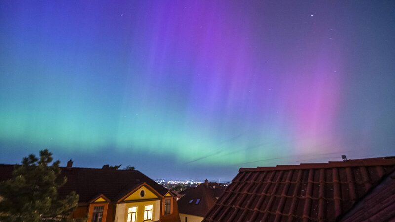 Solar_Storm_Hits_Earth__Dazzling_Auroras_Light_Up_Skies_Worldwide___ - News for amigos, by amigos Solar_Storm_Hits_Earth__Dazzling_Auroras_Light_Up_Skies_Worldwide___