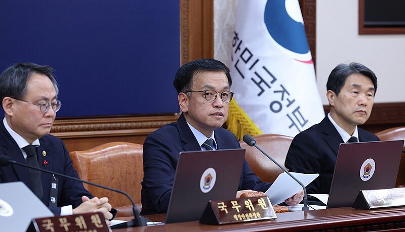 South_Korea_s_Acting_Leader_Rejects_Aides__Resignations_as_Impeachment_Heats_Up__ - News for amigos, by amigos South_Korea_s_Acting_Leader_Rejects_Aides__Resignations_as_Impeachment_Heats_Up__