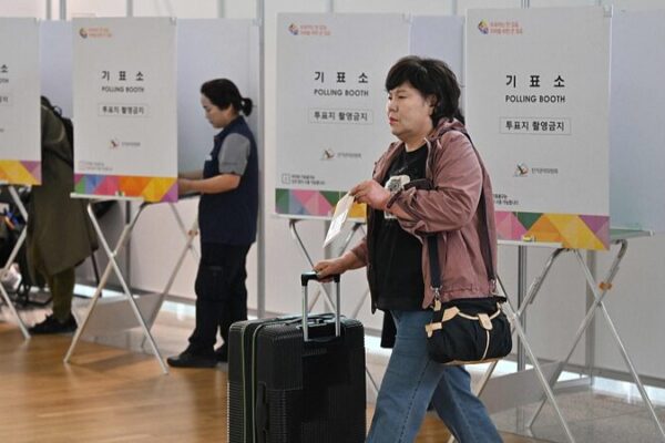 South Korea’s Early Voting Turnout Hits Record High Ahead of Elections 📈🗳️ South_Korea_s_Early_Voting_Turnout_Hits_Record_High_Ahead_of_Elections____