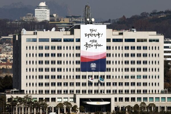 South Korean Police Raid Presidential Office Over Martial Law Declaration 🚨 South_Korean_Police_Raid_Presidential_Office_Over_Martial_Law_Declaration__ video poster