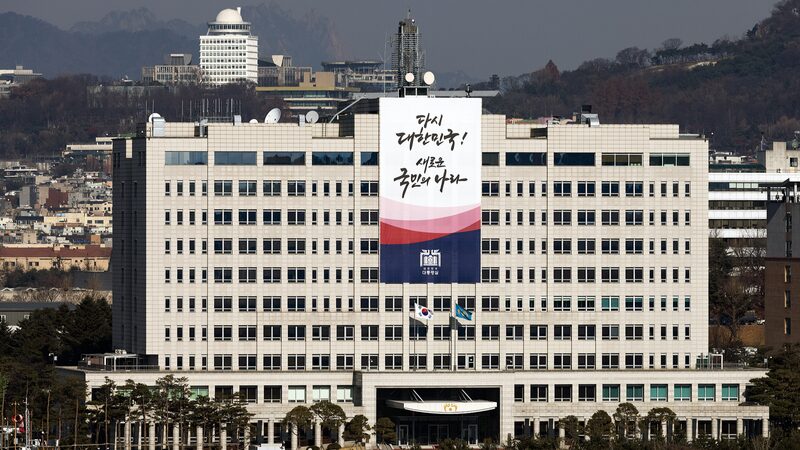 South_Korean_Police_Raid_Presidential_Office_Over_Martial_Law_Declaration___poster - News for amigos, by amigos South_Korean_Police_Raid_Presidential_Office_Over_Martial_Law_Declaration__ video poster