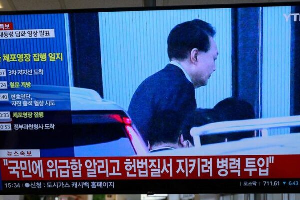 South Korean President Yoon Arrested After Dramatic Standoff 🚓 South_Korean_President_Yoon_Arrested_After_Dramatic_Standoff__