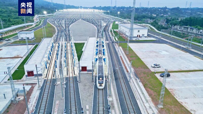Southwest_China_s_Biggest_Train_Maintenance_Hub_Powers_Up____ - News for amigos, by amigos Southwest_China_s_Biggest_Train_Maintenance_Hub_Powers_Up____