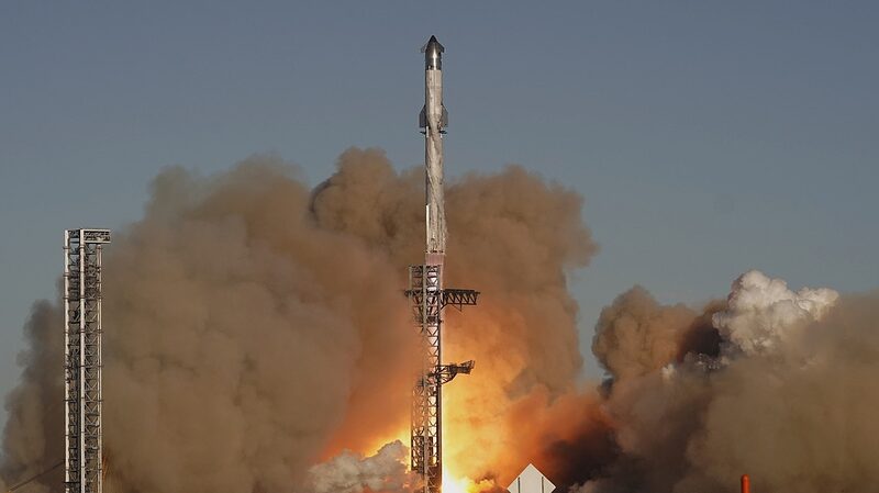 SpaceX_Starship_Test_Flight_Ends_with_Explosive_Finale_After_Thrilling_Booster_Catch___