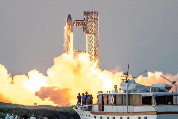 SpaceX’s Starship Soars as ‘Mechazilla’ Catches Booster in Epic Test Flight 🚀 SpaceX_s_Starship_Soars_as__Mechazilla__Catches_Booster_in_Epic_Test_Flight__ video poster