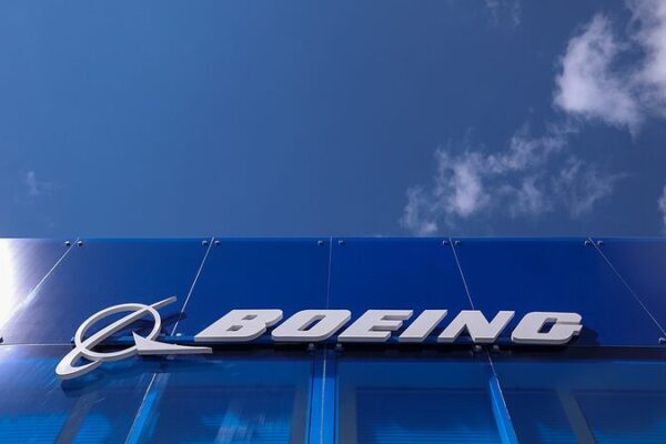 Space Drama: Boeing’s Intelsat 33e Satellite Splinters—🚀 What’s Happening? Space_Drama__Boeing_s_Intelsat_33e_Satellite_Splinters___What_s_Happening_