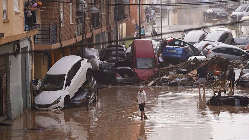 Spain_s_Valencia_Floods_Claim_62_Lives_as_Rescue_Efforts_Continue__ - News for amigos, by amigos Spain_s_Valencia_Floods_Claim_62_Lives_as_Rescue_Efforts_Continue__