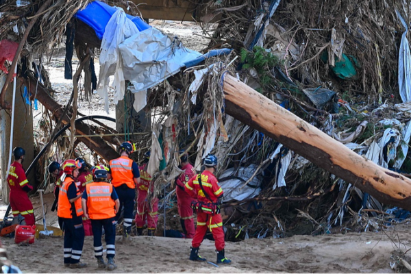 🇪🇸 Spain’s Worst Floods in Generations: Soldiers Join Race to Find Missing ___Spain_s_Worst_Floods_in_Generations__Soldiers_Join_Race_to_Find_Missing video poster