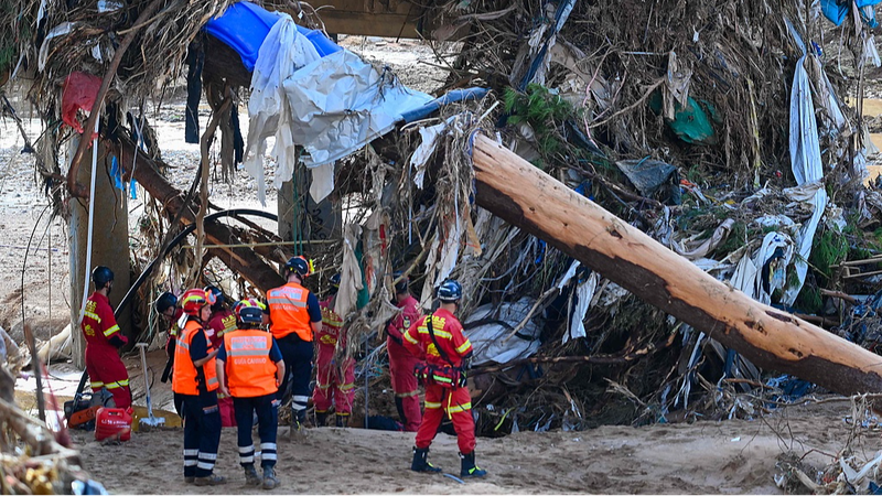 Spain_s_Worst_Floods_in_Generations__Soldiers_Join_Race_to_Find_Missing_poster - News for amigos, by amigos ___Spain_s_Worst_Floods_in_Generations__Soldiers_Join_Race_to_Find_Missing video poster