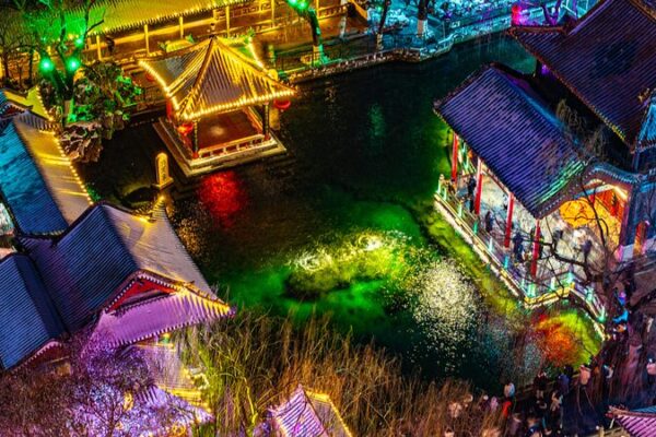 Sparkling Nights at Baotu Spring: Jinan’s Lantern Fair Shines Bright! Sparkling_Nights_at_Baotu_Spring__Jinan_s_Lantern_Fair_Shines_Bright_