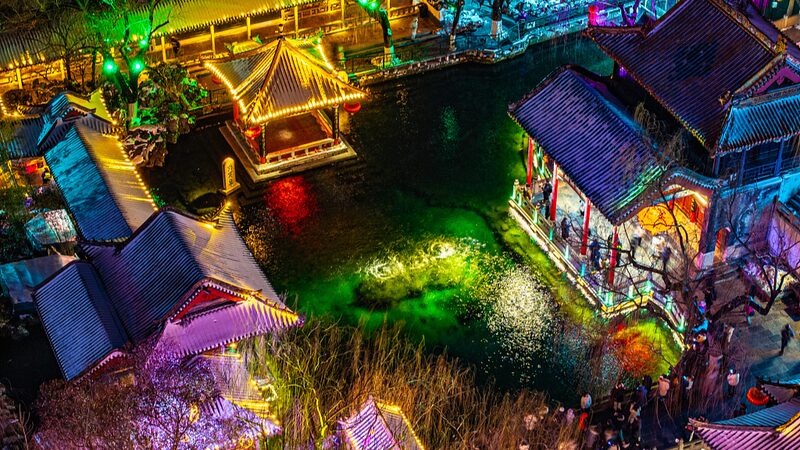 Sparkling_Nights_at_Baotu_Spring__Jinan_s_Lantern_Fair_Shines_Bright_ - News for amigos, by amigos Sparkling_Nights_at_Baotu_Spring__Jinan_s_Lantern_Fair_Shines_Bright_