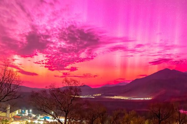 Spectacular Auroras Paint Northern China Skies in Dazzling Colors ✨ Spectacular_Auroras_Paint_Northern_China_Skies_in_Dazzling_Colors__