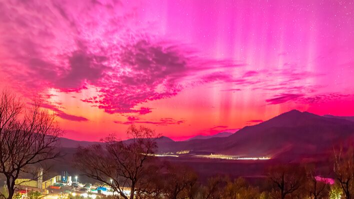 Spectacular_Auroras_Paint_Northern_China_Skies_in_Dazzling_Colors__ - News for amigos, by amigos Spectacular_Auroras_Paint_Northern_China_Skies_in_Dazzling_Colors__