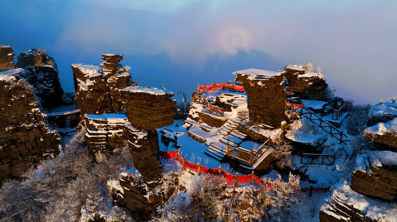Spectacular__Buddha_s_Light__Illuminates_Fanjing_Mountain_After_First_Snowfall - News for amigos, by amigos Spectacular__Buddha_s_Light__Illuminates_Fanjing_Mountain_After_First_Snowfall