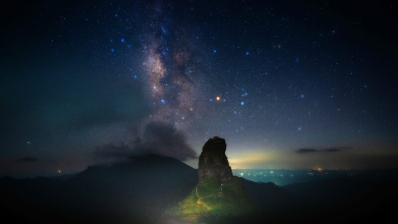 Starry_Nights_at_Fanjing_Mountain__A_Celestial_Spectacle_Awaits_ - News for amigos, by amigos __Starry_Nights_at_Fanjing_Mountain__A_Celestial_Spectacle_Awaits_
