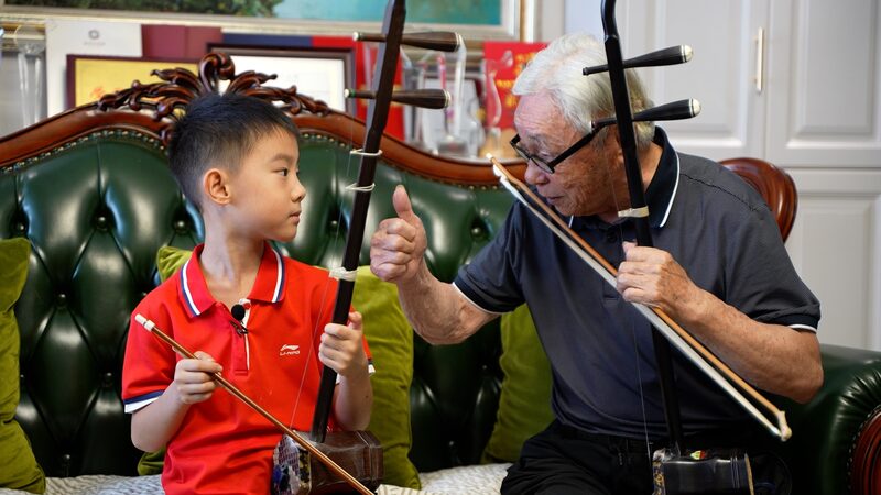 Strings_Across_Generations__The_Qian_Family_s_Melodic_Bond_Over_the_Erhu video poster