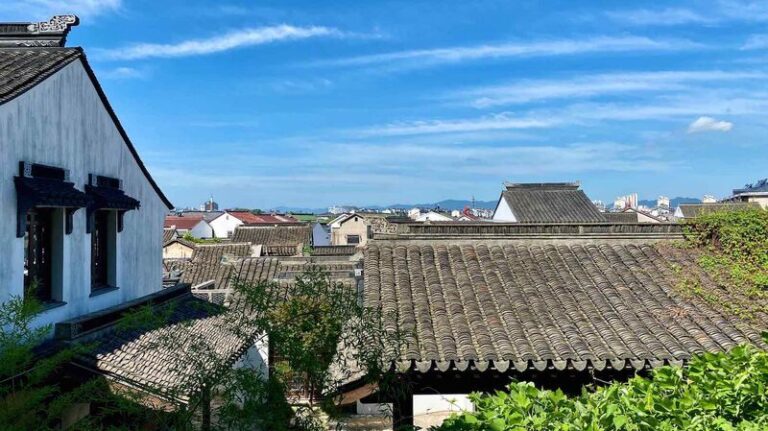Stroll_Through_Gunan_Street__Yixing_s_Purple_Clay_Pottery_Paradise