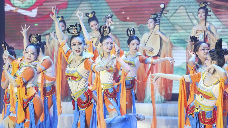 Students_Dazzle_in_Traditional_Chinese_Costumes_for_College_s_60th_Anniversary__ - News for amigos, by amigos Students_Dazzle_in_Traditional_Chinese_Costumes_for_College_s_60th_Anniversary__