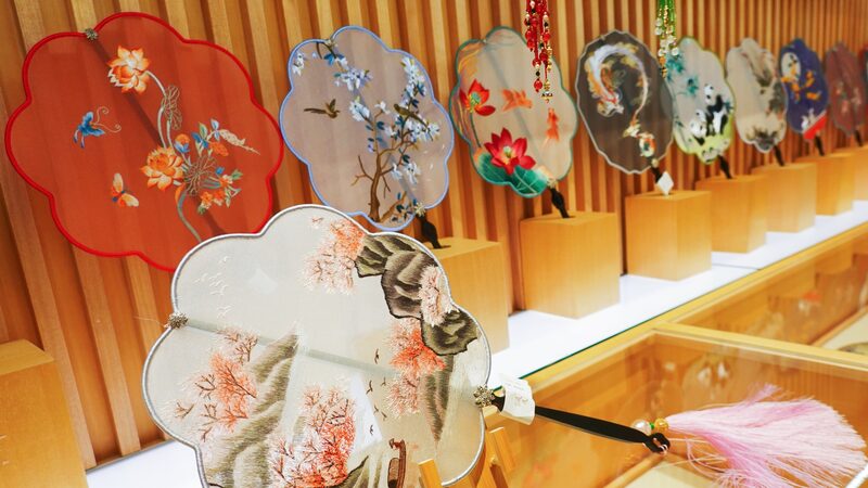 Su_Embroidery_Fans__The_Trendy_Accessory_You_Didn_t_Know_You_Needed_ - News for amigos, by amigos Su_Embroidery_Fans__The_Trendy_Accessory_You_Didn_t_Know_You_Needed_
