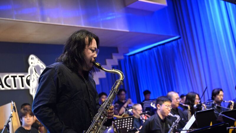 Summer_Jazz_Vibes__Li_Gaoyang_DeFactto_Jazz_Orchestra_Lights_Up_Beijing_s_798_Art_District - News for amigos, by amigos Summer_Jazz_Vibes__Li_Gaoyang_DeFactto_Jazz_Orchestra_Lights_Up_Beijing_s_798_Art_District