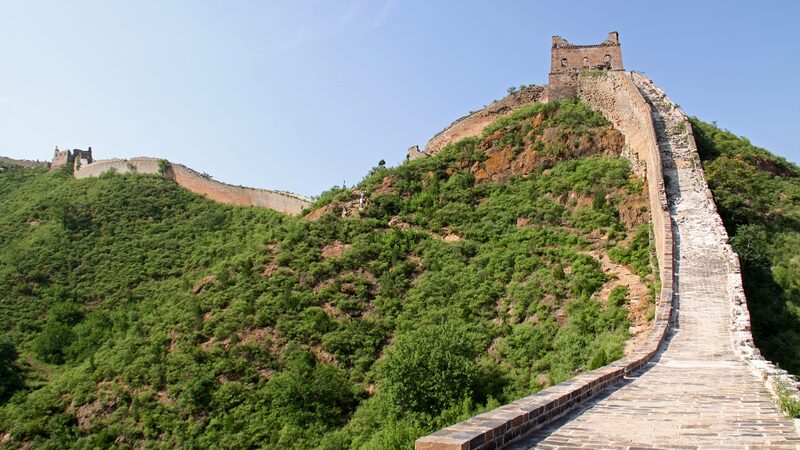 Summer_Magic_at_Jinshanling__Discover_the_Great_Wall_s_Hidden_Splendor___poster - News for amigos, by amigos Summer_Magic_at_Jinshanling__Discover_the_Great_Wall_s_Hidden_Splendor__ video poster