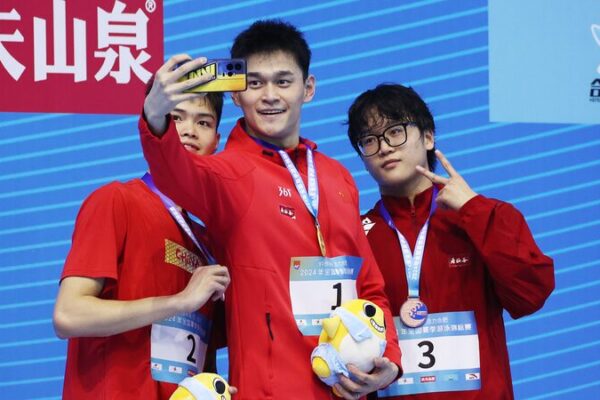 _____Sun_Yang_Makes_Splashy_Comeback__Wins_First_Title_After_Suspension